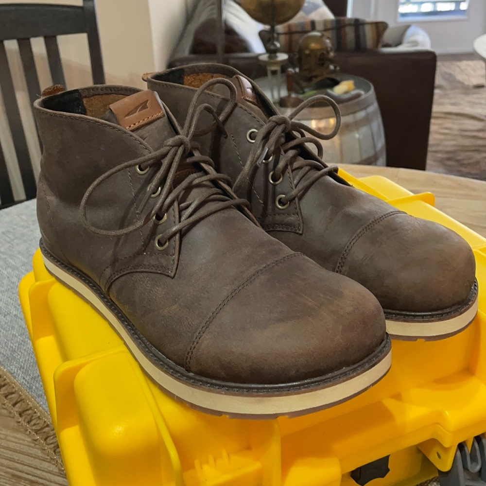 Altra Men’s Boots Size 10